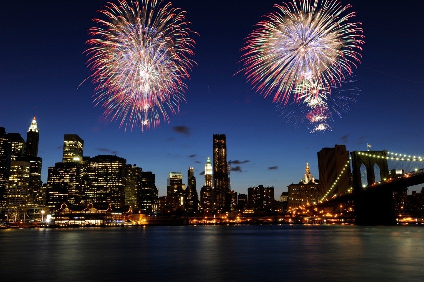 rent a stylish yacht on the ny harbor for new year's eve
